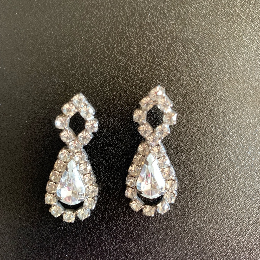 Vintage teardrop pierced rhinestone earrings.
